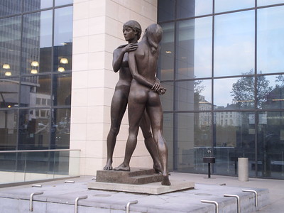 embracing_nudes_belgium